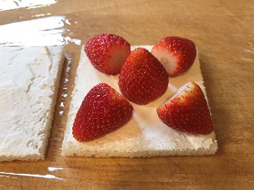 イチゴのフルーツサンドイッチのイチゴ置き方