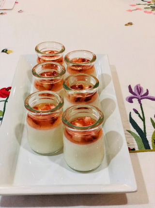 イチゴの杏仁豆腐