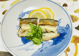 サンマのミルフィーユ仕立て・チーズ焼き
